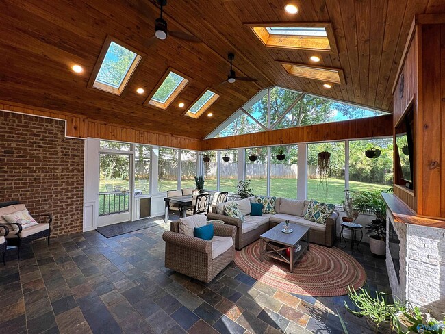 Building Photo - 2709 Thornton Cir SW