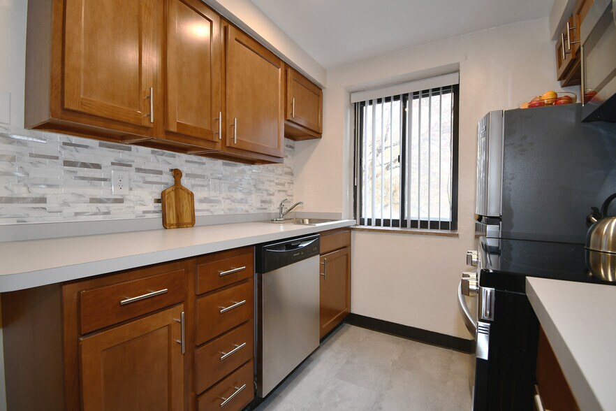 Building Photo - Ellsworth Towers