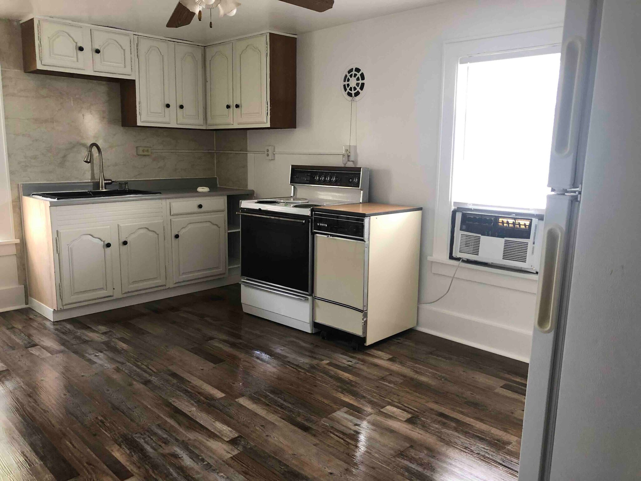 Building Photo - 2028 Oregon Ave