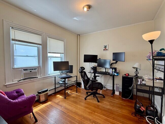 Building Photo - 14 Craigie St