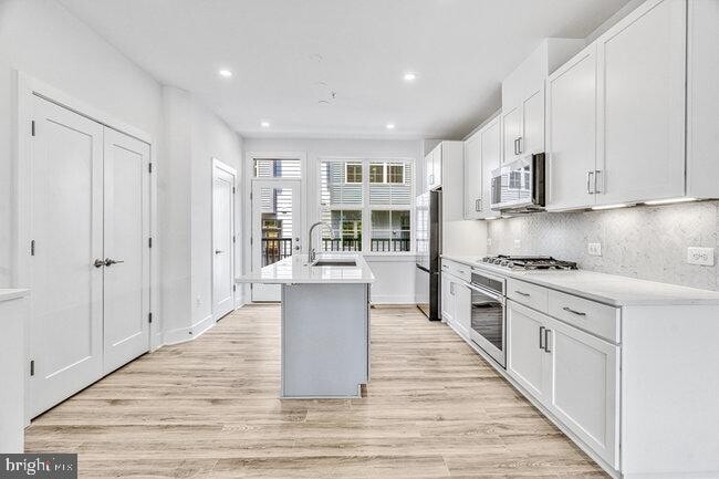 Building Photo - 11236 Bunsen St