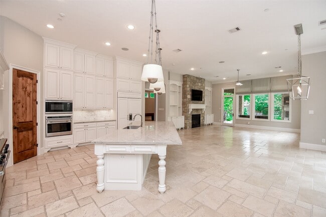 Building Photo - 11910 Heritage Ln