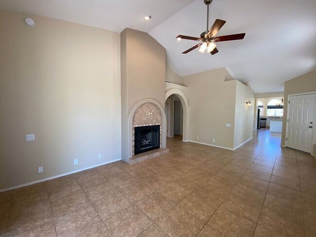 Building Photo - Scottsdale 3 bedroom 2 bath single level home
