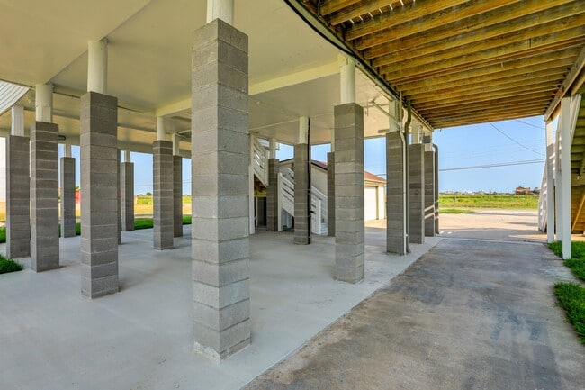 Building Photo - 9814 Airway Ln