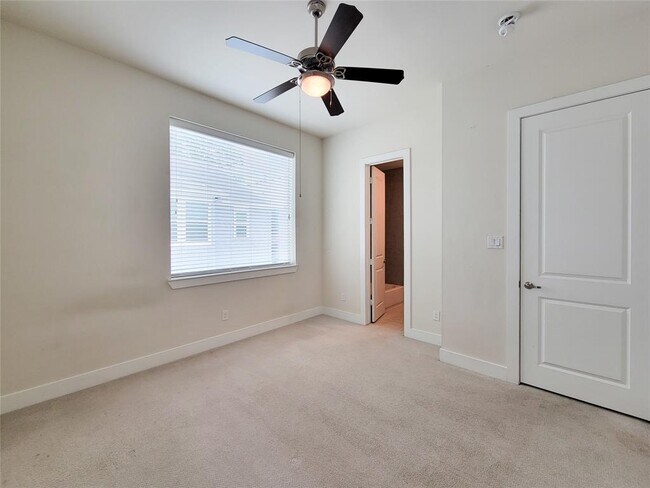 Building Photo - 1815 Crestdale Dr