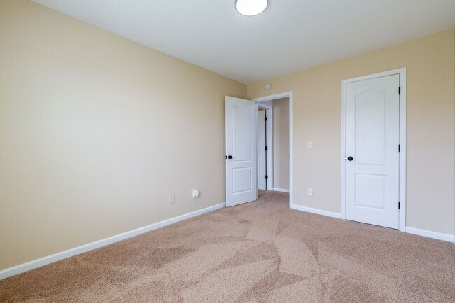 Building Photo - 3 Bed/2 Bath Townhouse in Douglasville!