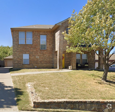 Building Photo - Large 4 Bed, 3 Bath in Burleosn ISD near B...