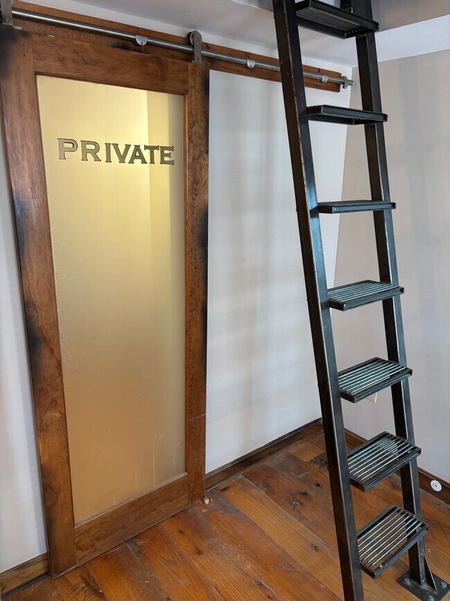 Building Photo - BEAUTIFUL, BRIGHT AND OPEN 1 BED, 1 BATH  HOUSE IN HEART OF NORTHSIDE- AVAIL NOW!