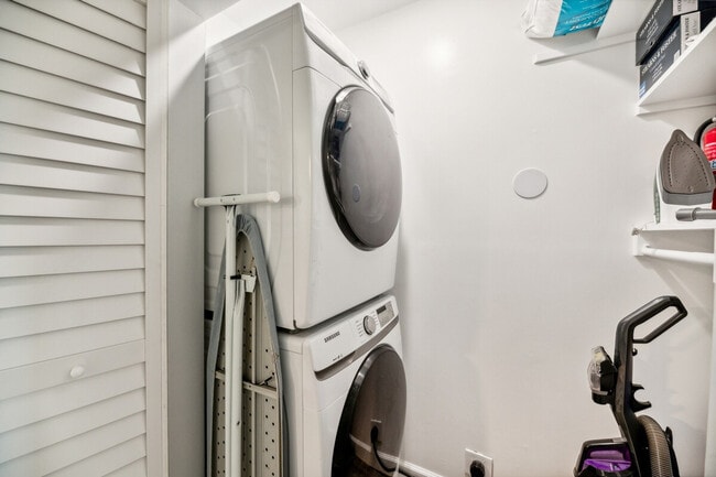 Building Photo - 111 Hanover St