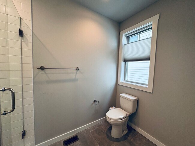 Building Photo - West AVL - Spacious, Beautiful Modern Home