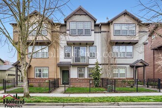 Building Photo - Stunning 4-Bedroom Townhouse with Dual Master Suites and Convenient 2-Car Garage in Hillsboro!