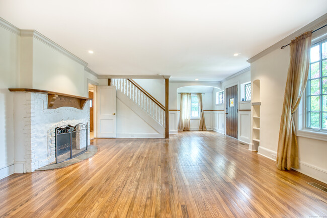 Building Photo - 28 Terrace Ave