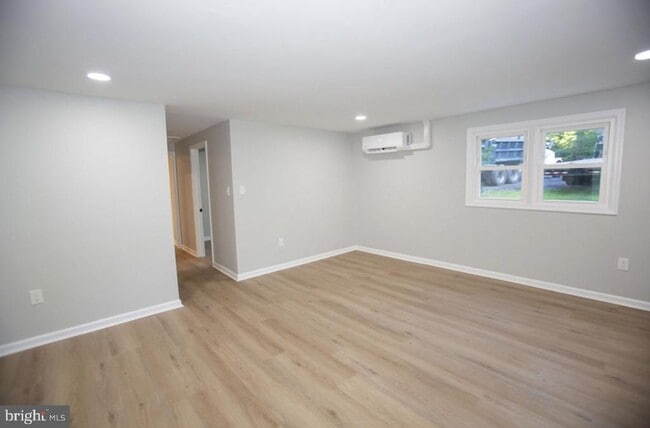 Building Photo - 100 Moran Ln