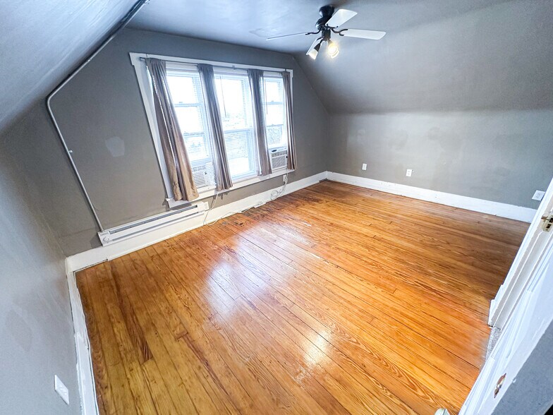 Building Photo - 1325 24th St