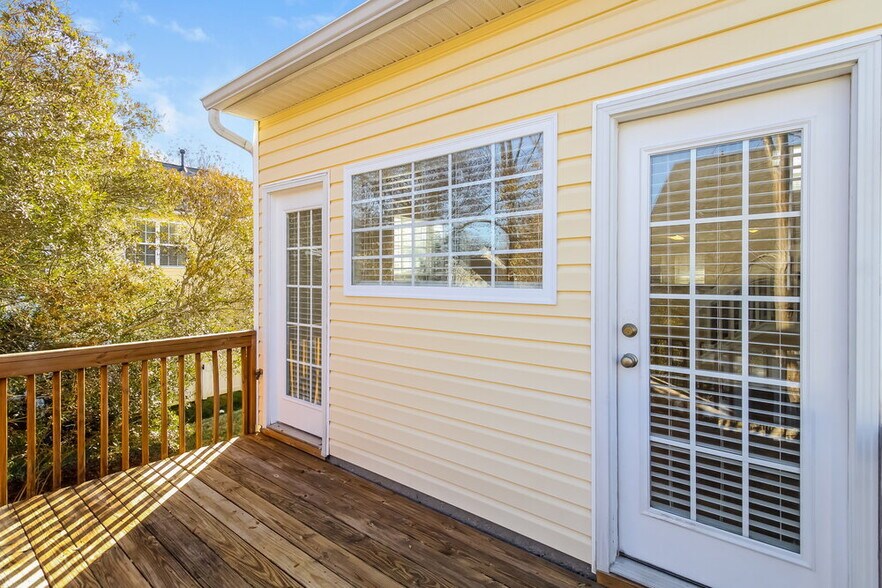 Building Photo - 640 Piermont Ct