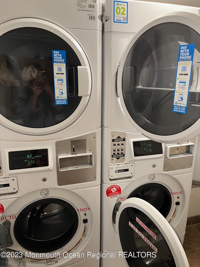 Building Photo - 304 4th Ave