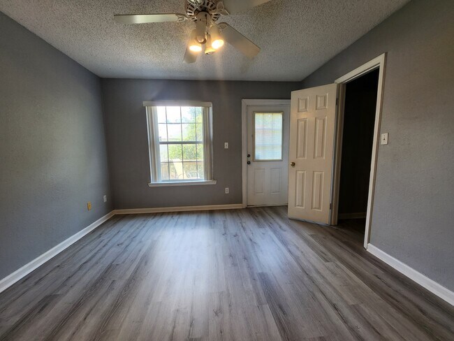Building Photo - 3468 Daylily Ln