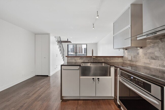 Building Photo - 1221 N Dearborn St