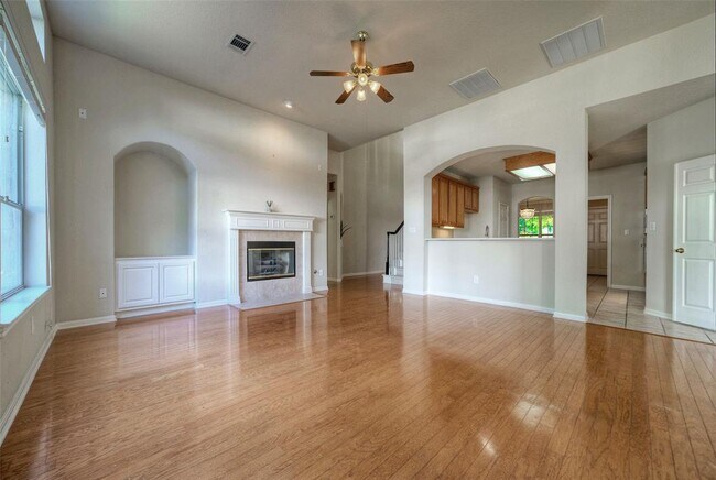 Building Photo - 2616 Henley Dr