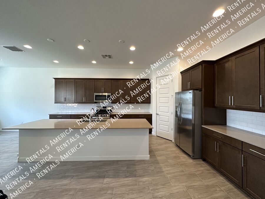 Building Photo - 2579 E Ibis St