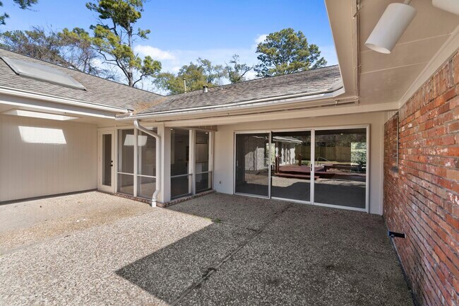 Building Photo - 365 Piney Point Rd