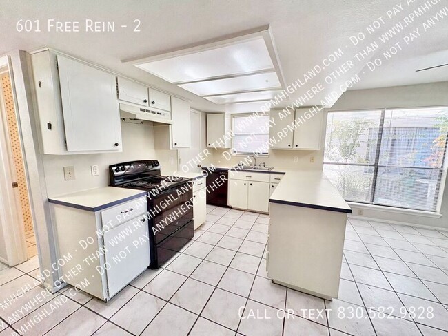 Building Photo - 601 Free Rein