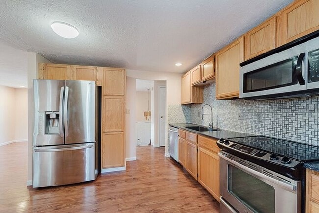Building Photo - 5951 Staffordshire Cir