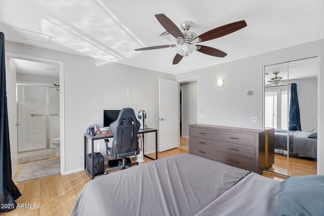 Building Photo - 1511 W Mesquite St