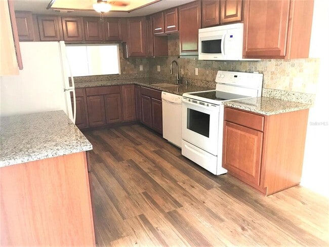 Building Photo - 1539 N Carolwood Blvd