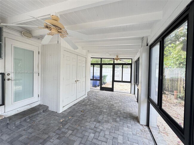 Building Photo - 1601 SW 12th Ct