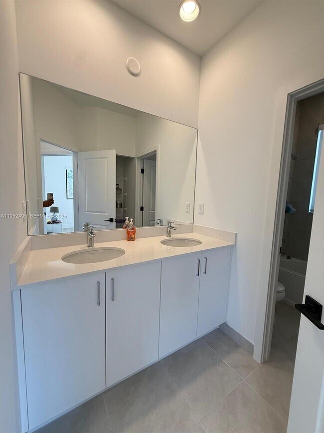 Building Photo - 5816 Agostino Way