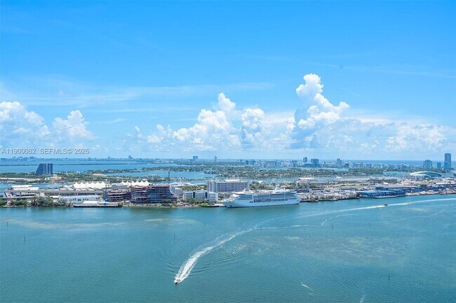 Building Photo - 900 Brickell Key Blvd