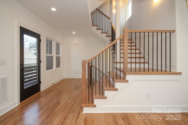 Building Photo - 1110 Greenleaf Ave