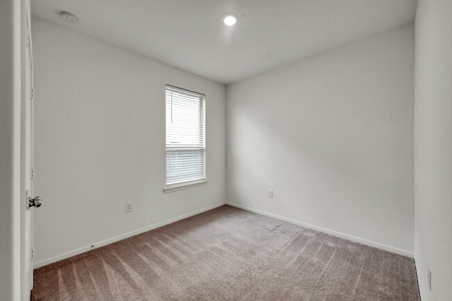 Building Photo - 16435 Big Hickory Dr