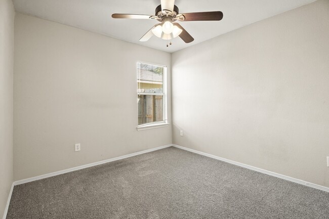 Building Photo - 23 N Golden Oak Dr