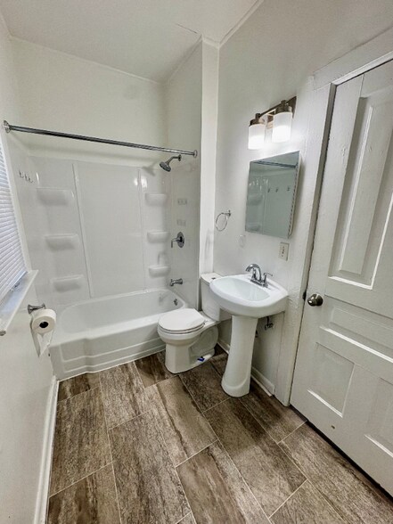 Building Photo - 1325 Buffalo Ave NE