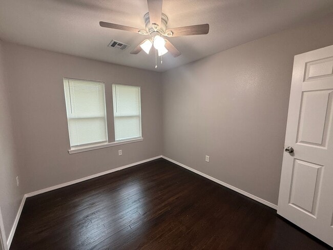 Building Photo - Tulsa: 3 bedroom house On A Private Road