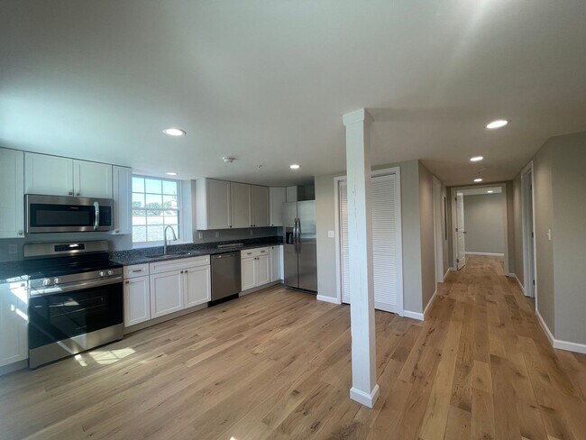 Building Photo - 2 Bedroom / 1 Bath Apt. Upstairs  Kingsport, TN