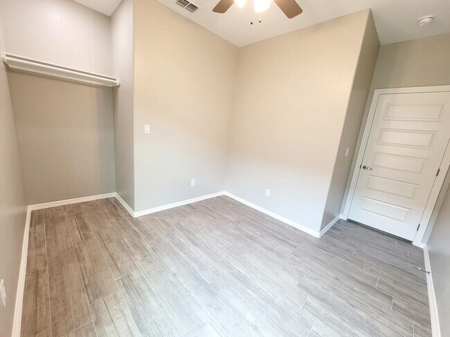 Building Photo - "Spacious 3-Bedroom Haven with Elegant Granite Touches in Weslaco!"