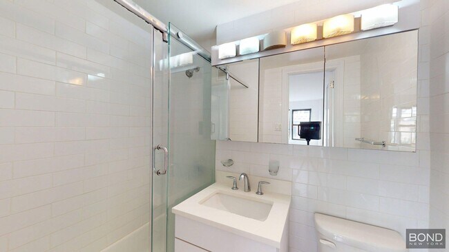 Building Photo - 20 Beekman Pl