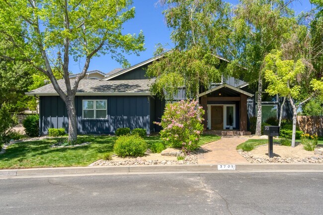 Building Photo - Interior Style you want, in the School zones you want, Plus Panoramic Views!