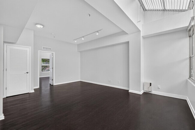 Building Photo - 357 Varick St