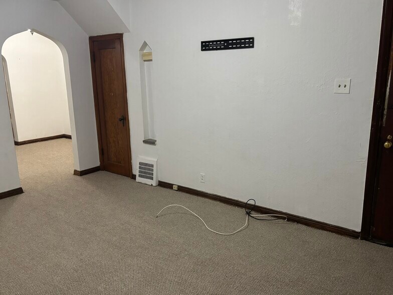 Living Room - 5316 Miami St