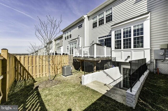Building Photo - 15390 Ballerina Lp