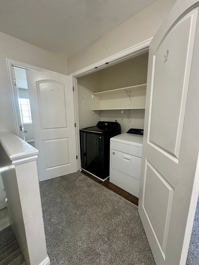 Building Photo - 2-Bedroom Townhome with Central AC and Covered Parking