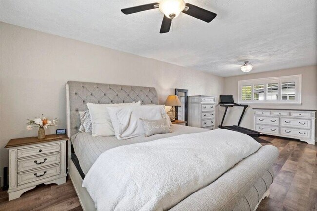 Building Photo - 4/2 Granite Bay, Pool, Jacuzzi, RV Parking...