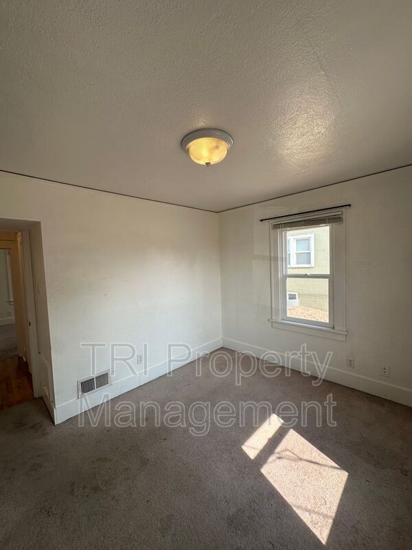 Building Photo - 2238 9th Ave