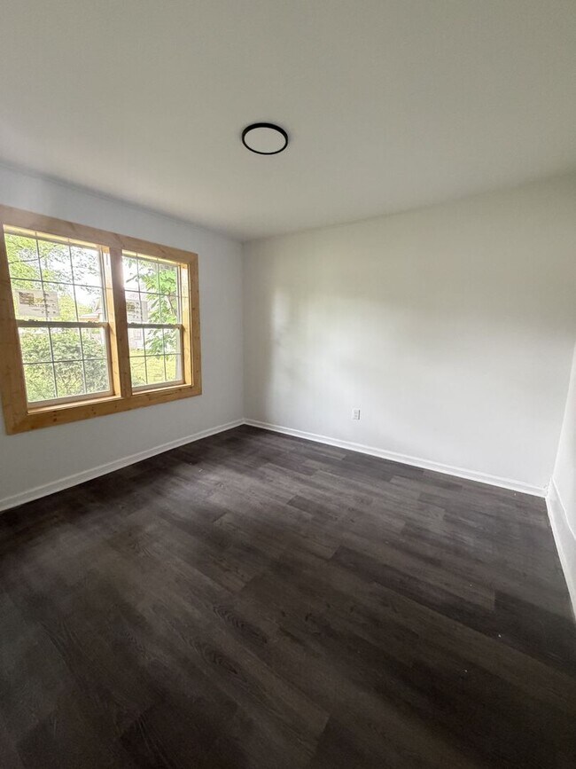 Building Photo - 2577 Selman Ave