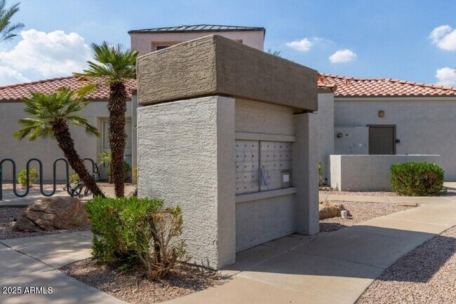 Building Photo - 11375 E Sahuaro Dr
