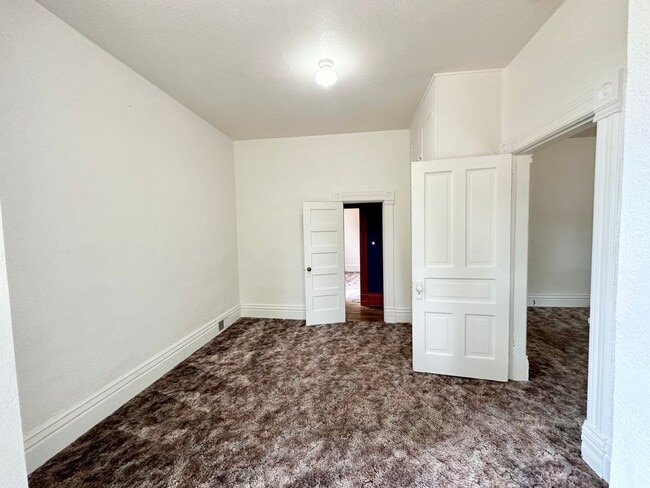 Building Photo - Charming 3 Bedroom Home Near Downtown Elle...